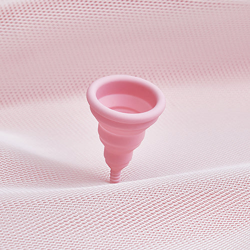 pink background with a light pink period cupLily Compact is a one of the best menstrual cups or periods cups that we have! It's light pink and compact! כוס מחזור או גביעונית מדהימה שתעזור לך לאסוף את המחזור שלך!תעשי משהו טוב בשביל עצמך