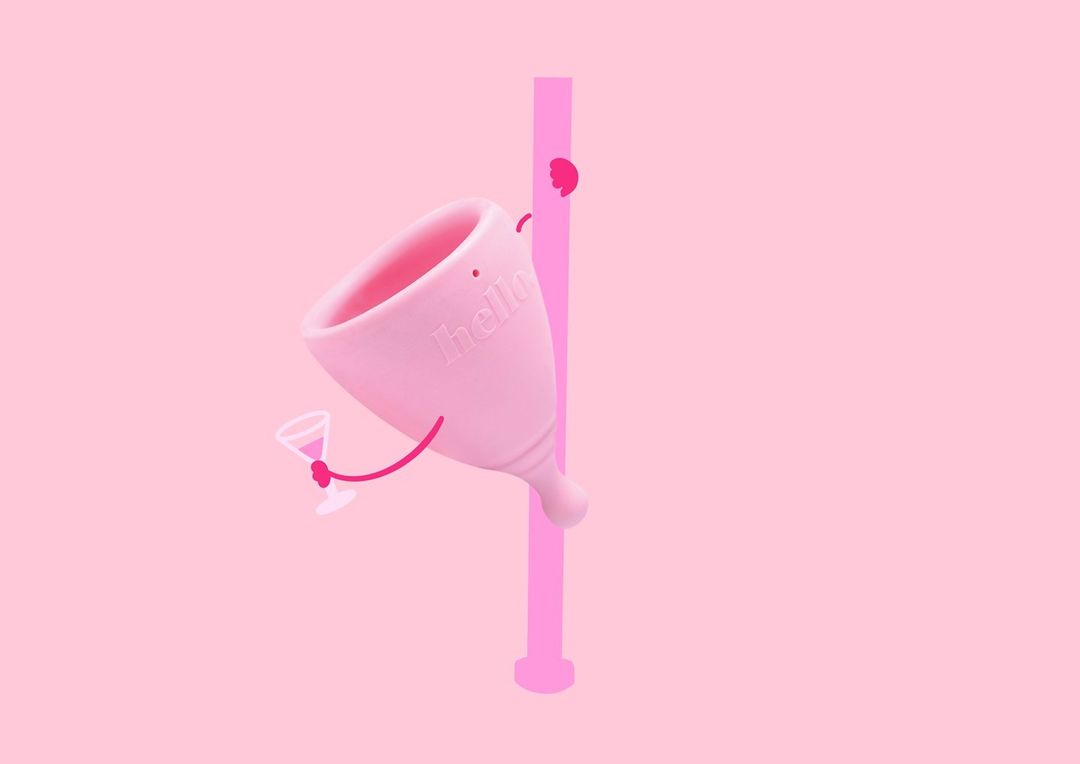 גביעונית מחזור רב פעמית הלו וורודה על רקע וורוד עושה לחיים על עמוד  menstrual cup